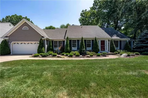 389 Jaycox Rd, Avon Lake, OH 44012