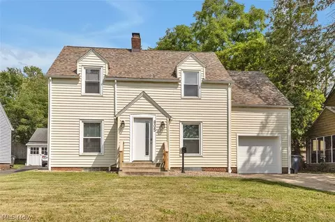 805 Greenwood Ave, Akron, OH 44320