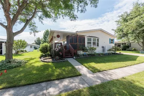 78 Periwinkle Dr, Olmsted Twp, OH 44138