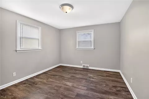 Bedroom - 519 Creed St, Struthers, OH 44471 photo 5 of 9