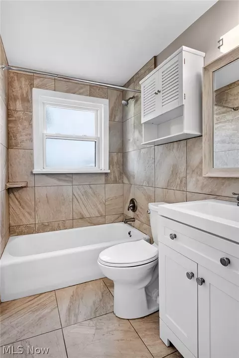 Bath - 519 Creed St, Struthers, OH 44471 photo 1 of 5