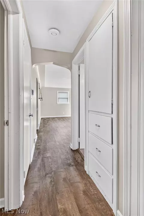 Entry Way - 519 Creed St, Struthers, OH 44471 photo 2 of 3