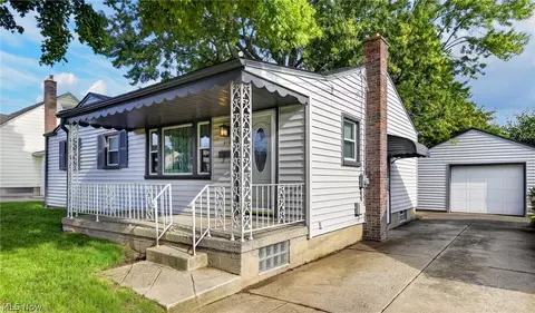 Exterior - 519 Creed St, Struthers, OH 44471 photo 5 of 7