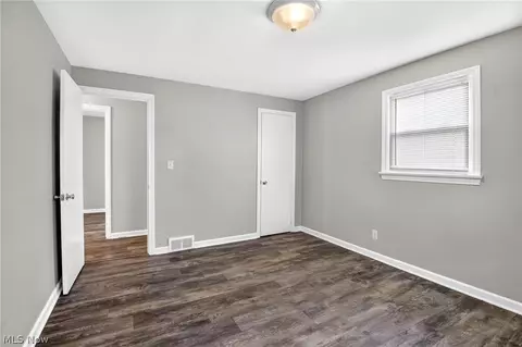 Bedroom - 519 Creed St, Struthers, OH 44471 photo 6 of 9