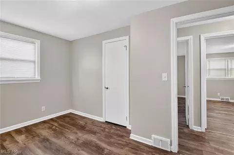Bedroom - 519 Creed St, Struthers, OH 44471 photo 1 of 9