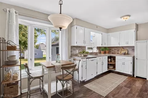 Kitchen - 519 Creed St, Struthers, OH 44471 photo 1 of 6