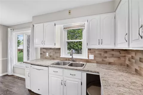 Kitchen - 519 Creed St, Struthers, OH 44471 photo 6 of 6