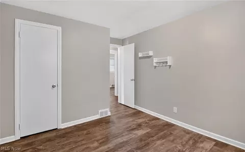 Bedroom - 519 Creed St, Struthers, OH 44471 photo 8 of 9