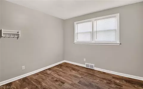 Bedroom - 519 Creed St, Struthers, OH 44471 photo 9 of 9