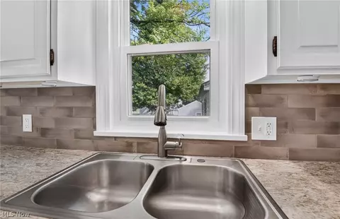 Kitchen - 519 Creed St, Struthers, OH 44471 photo 5 of 6