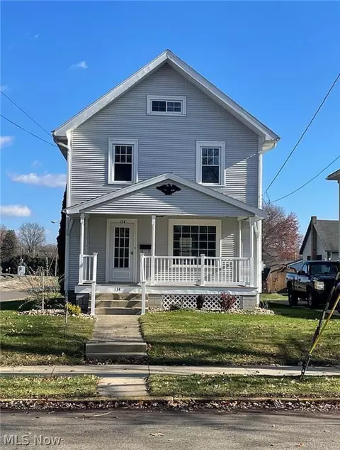 134 Park St NW, Navarre, OH 44662