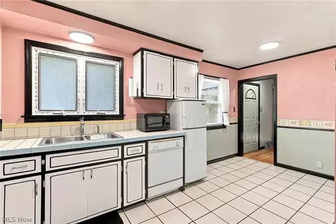 294 Oxford Ave, Akron, OH 44310 photo 2