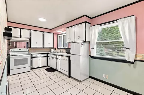 294 Oxford Ave, Akron, OH 44310 photo 3