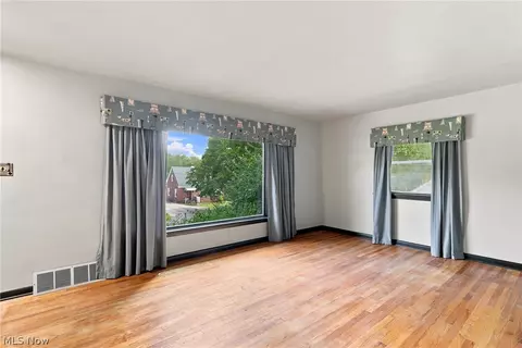 294 Oxford Ave, Akron, OH 44310 photo 9