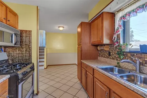 4610 Willow Ave, Lorain, OH 44055 photo 7