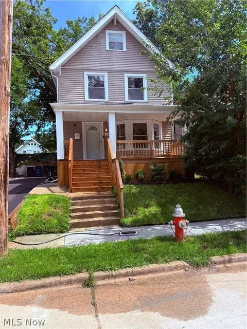1121 Galewood Dr, Cleveland, OH 44110