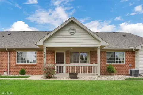4305 E Strattford Cir E, Zanesville, OH 43701