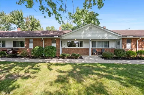 25600 Country Club Blvd #9, North Olmsted, OH 44070
