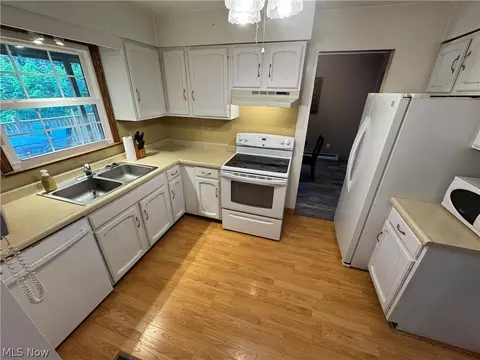 Kitchen - 142 Pine Ln, Barnesville, OH 43713 photo 2 of 2