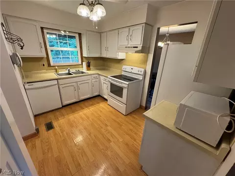 Kitchen - 142 Pine Ln, Barnesville, OH 43713 photo 1 of 2