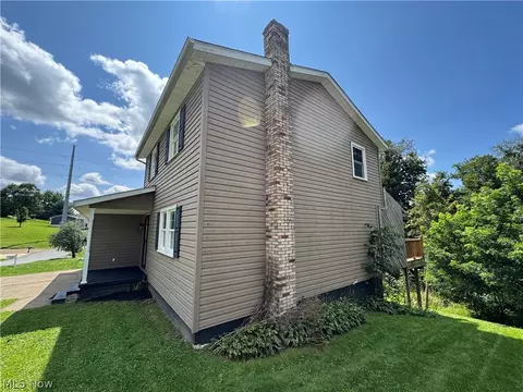Exterior - 142 Pine Ln, Barnesville, OH 43713 photo 4 of 10