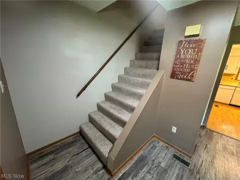 Entry Way - 142 Pine Ln, Barnesville, OH 43713 photo 3 of 5