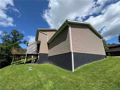 Exterior - 142 Pine Ln, Barnesville, OH 43713 photo 5 of 10