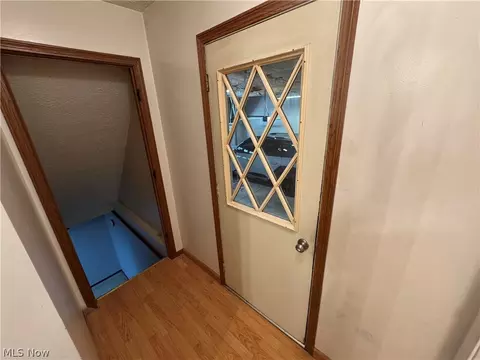 Entry Way - 142 Pine Ln, Barnesville, OH 43713 photo 2 of 5
