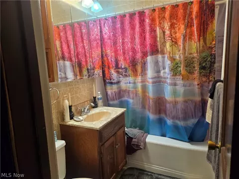 Bath - 1935 E 44th St, Ashtabula, OH 44004 photo 1 of 1