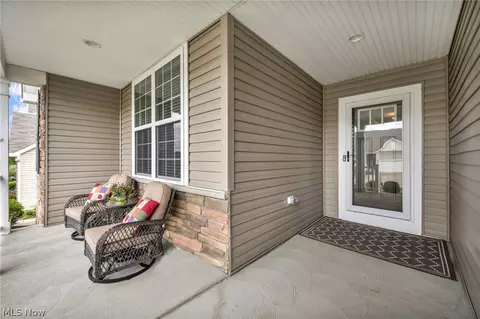 Exterior - 8139 Castleton Dr, Mentor, OH 44060 photo 5 of 8