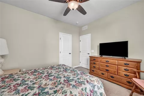 Bedroom - 8139 Castleton Dr, Mentor, OH 44060 photo 4 of 5