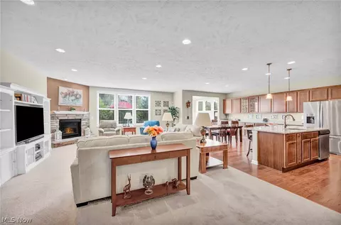 Living - 8139 Castleton Dr, Mentor, OH 44060 photo 2 of 3