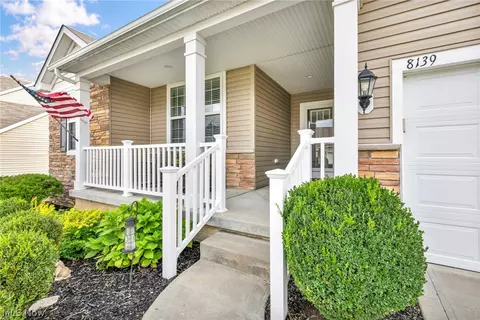 Exterior - 8139 Castleton Dr, Mentor, OH 44060 photo 4 of 8