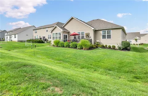 Exterior - 8139 Castleton Dr, Mentor, OH 44060 photo 7 of 8