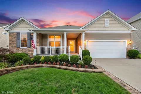 Exterior - 8139 Castleton Dr, Mentor, OH 44060 photo 8 of 8