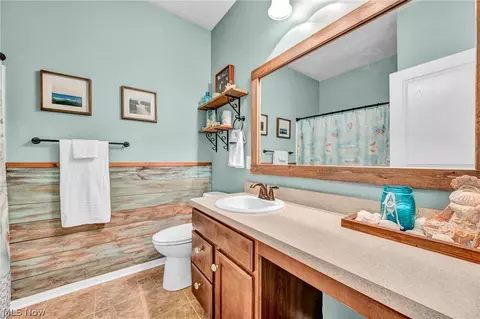 Bath - 8139 Castleton Dr, Mentor, OH 44060 photo 4 of 6