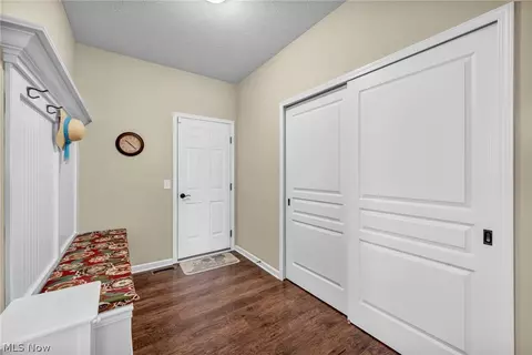Entry Way - 8139 Castleton Dr, Mentor, OH 44060 photo 4 of 4