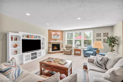 Living - 8139 Castleton Dr, Mentor, OH 44060 photo 3 of 3