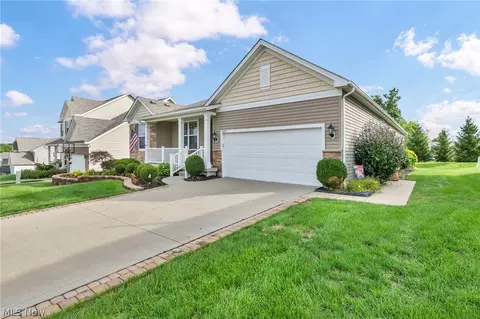 Exterior - 8139 Castleton Dr, Mentor, OH 44060 photo 3 of 8