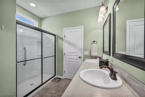 Bath - 8139 Castleton Dr, Mentor, OH 44060 photo 3 of 6