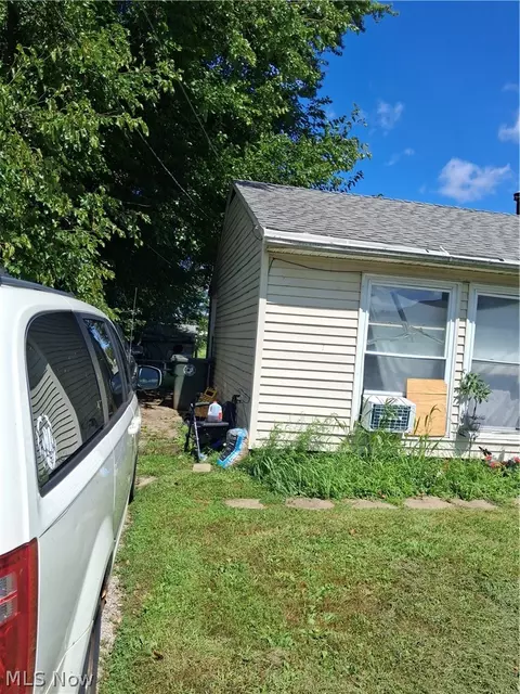 1815 14th St SE, Canton, OH 44707 photo 2