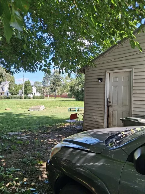 1815 14th St SE, Canton, OH 44707 photo 3