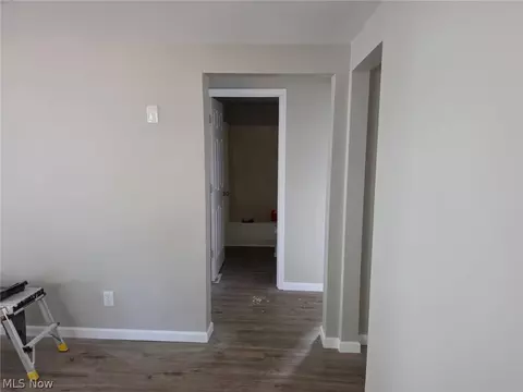 Entry Way - 489 Arabian Ct, Lagrange, OH 44050 photo 2 of 2