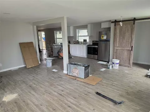 Living - 489 Arabian Ct, Lagrange, OH 44050 photo 2 of 2