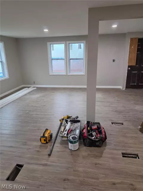 Living - 489 Arabian Ct, Lagrange, OH 44050 photo 1 of 2