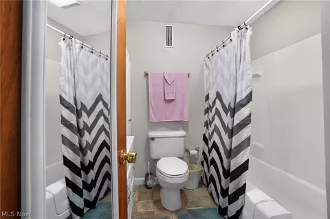 Bath - 1112 Danforth Rd, Akron, OH 44312 photo 1 of 1