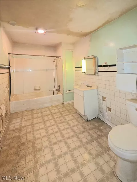 6118 Gladys Ave, Elyria, OH 44035 photo 13