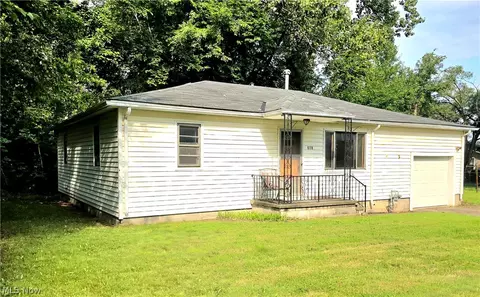 6118 Gladys Ave, Elyria, OH 44035 photo 2