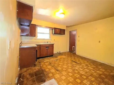 6118 Gladys Ave, Elyria, OH 44035 photo 10