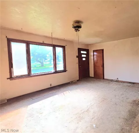 6118 Gladys Ave, Elyria, OH 44035 photo 8
